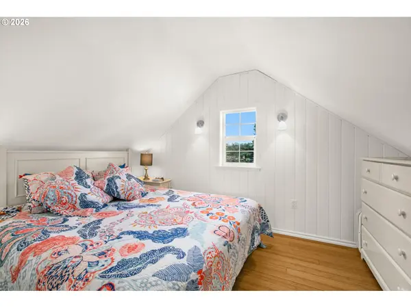 806 NE MAST AVE, Lincoln City, OR 97367