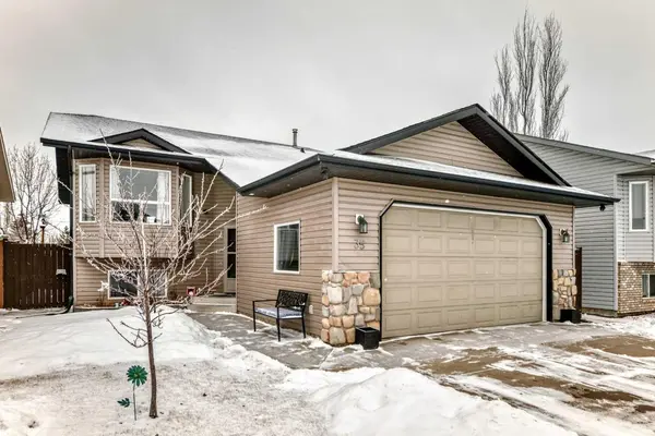 35 Dentoom Close,  Red Deer,  AB T4R 3H6