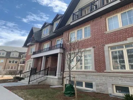 12 Eaton Park LN #10, Toronto E05, ON M1W 0A5