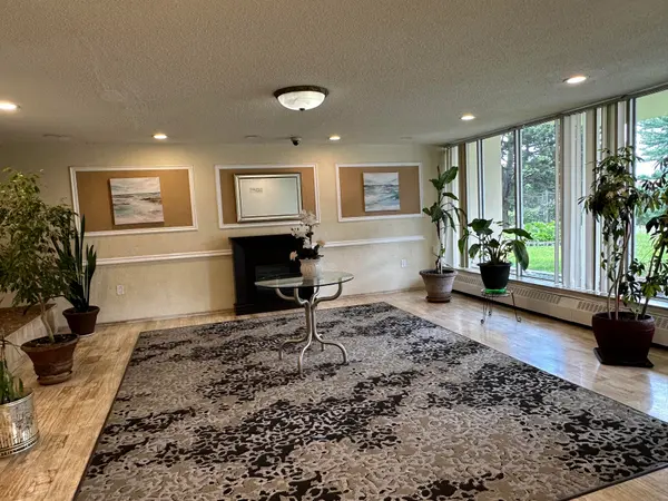 335 Driftwood AVE #211, Toronto W05, ON M3N 2P3