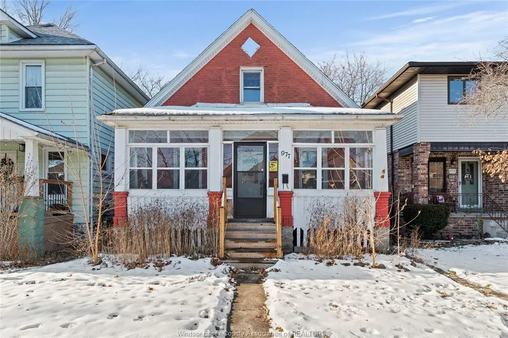 977 Gladstone, Windsor, ON N9A 2R5