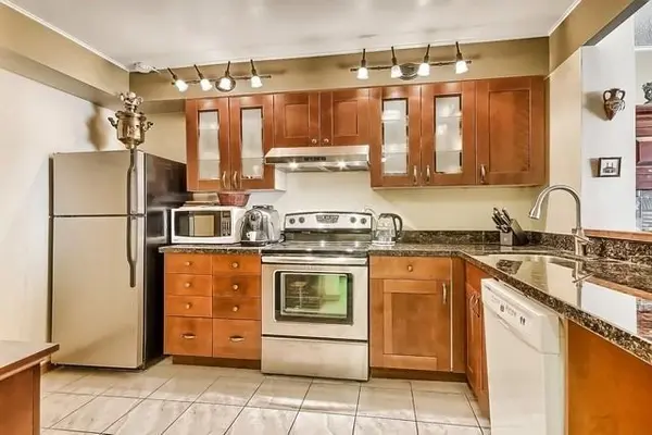 1131 Steeles AVE W #609, Toronto C07, ON M2R 3W8