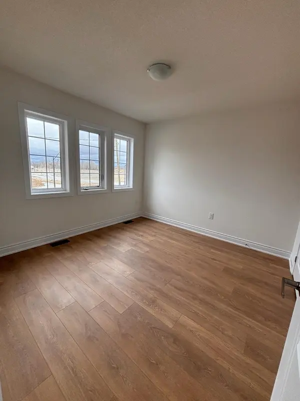 11 Mission ST, Wasaga Beach, ON L0M 1S0