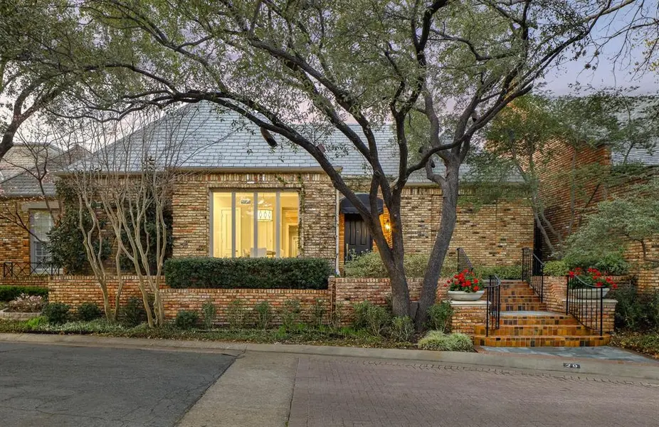 29 Saint Laurent Place, Dallas, TX 75225