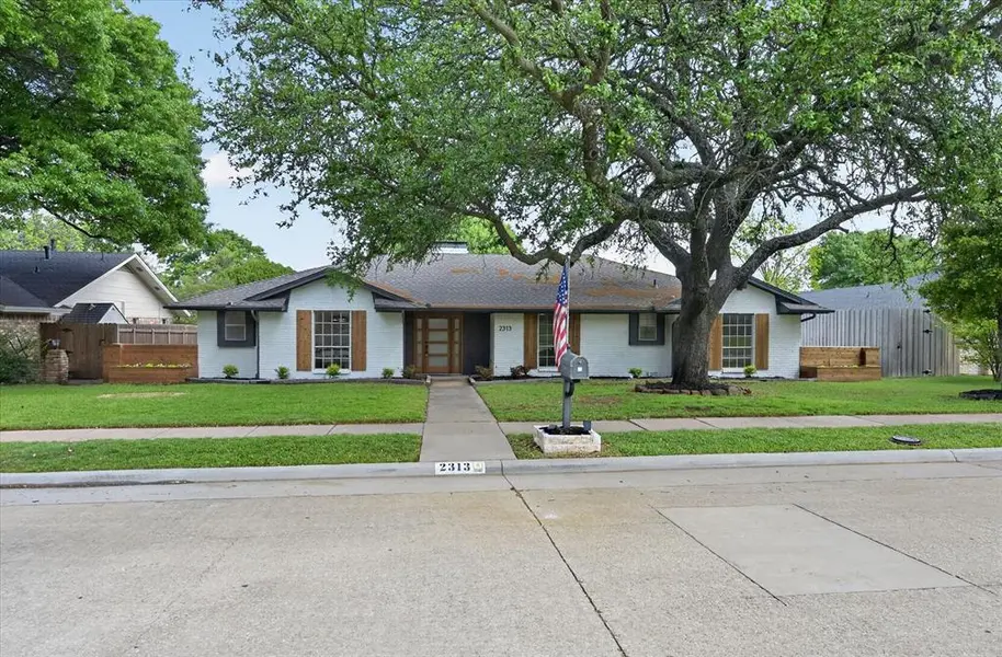 2313 Claridge Circle, Plano, TX 75075