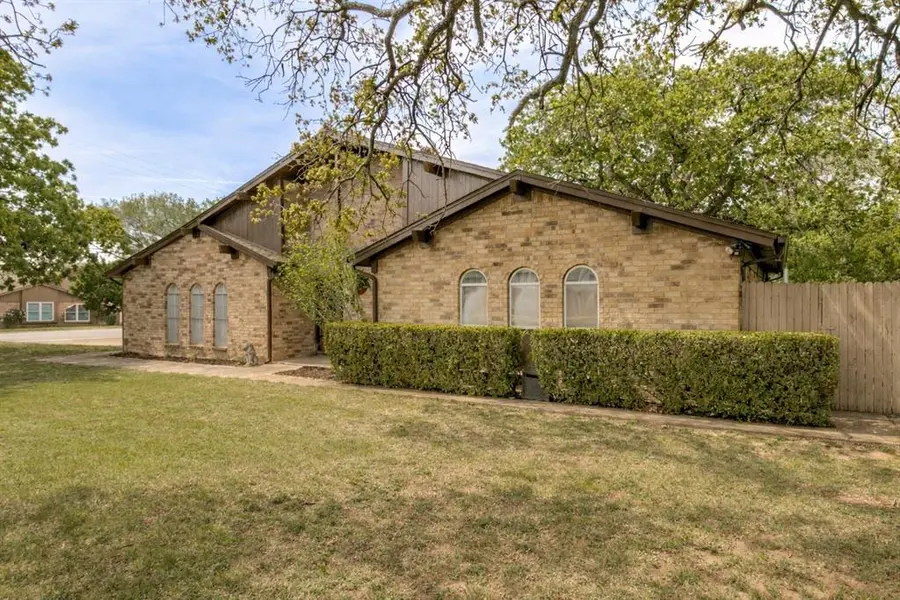 6917 Smithfield Road, North Richland Hills, TX 76182