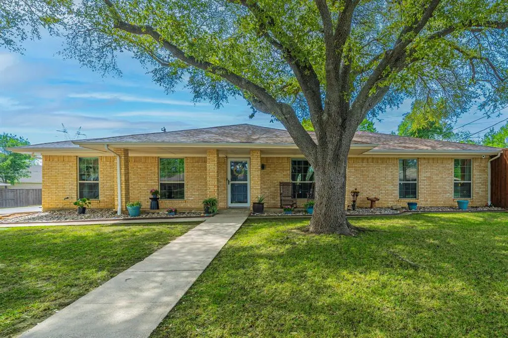 210 Bexar Drive, Highland Village, TX 75077