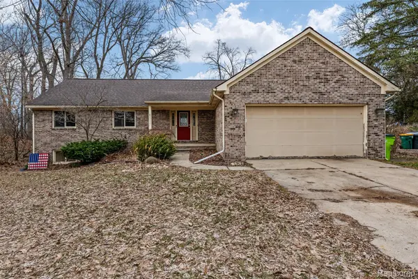 8732 Elizabeth Lake RD, White Lake Charter Township, MI 48386