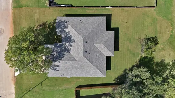 206 Lakeview Drive, Runaway Bay, TX 76426