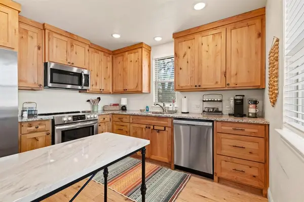 210 Hiland Lane, Pottsboro, TX 75076