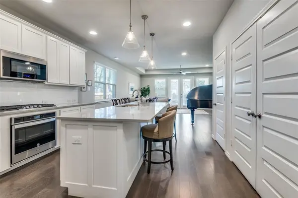 5857 Coleman Street, Westworth Village, TX 76114