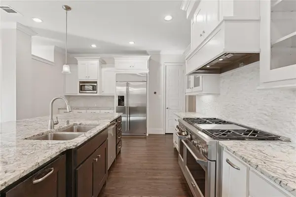 4026 N Cresthaven Road, Dallas, TX 75209