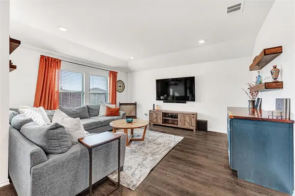 816 Glover Drive, Aubrey, TX 76227