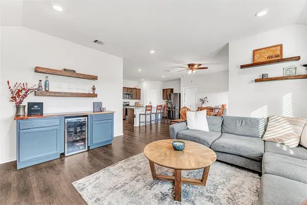 816 Glover Drive, Aubrey, TX 76227