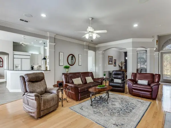 405 Shenandoah Drive, Burleson, TX 76028