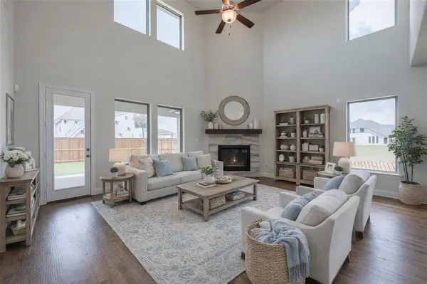 703 Thoroughbred Avenue, Frisco, TX 75036