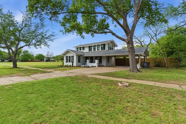 909 3rd Street, Graham, TX 76450