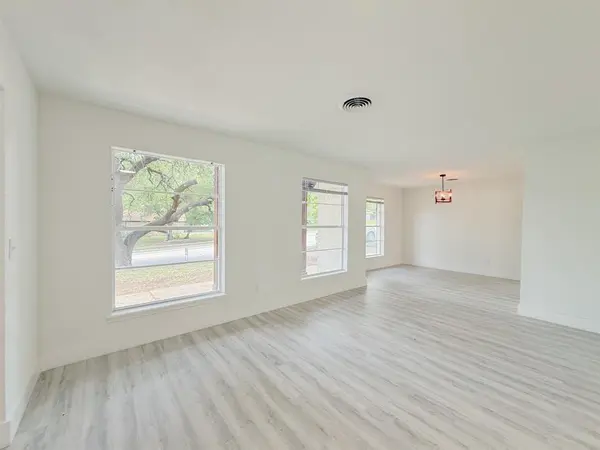 5520 Woodway Drive, Fort Worth, TX 76133