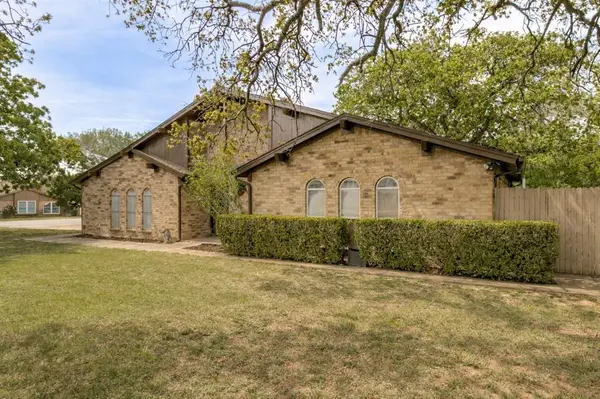 6917 Smithfield Road, North Richland Hills, TX 76182