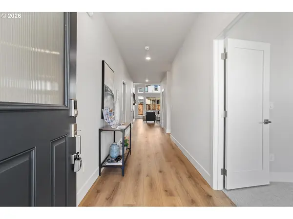 8813 SW Peoria LN, Tualatin, OR 97062