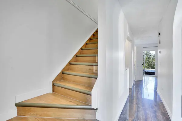 26 Falmead Bay NE, Calgary, AB T3j 1H2