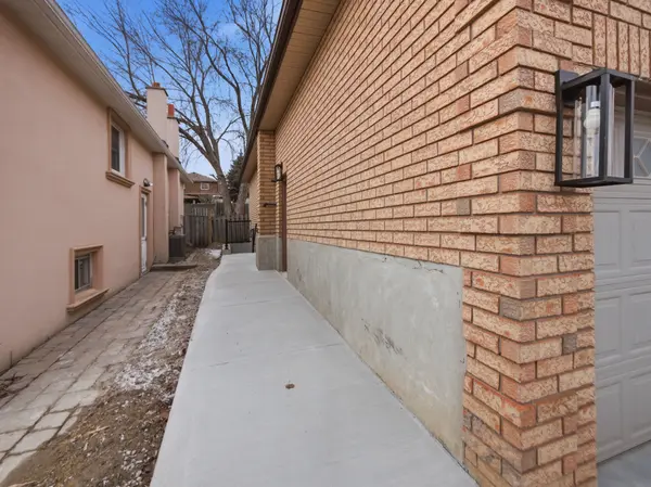 88 Townsend AVE #B, Bradford West Gwillimbury, ON L3Z 1Y1