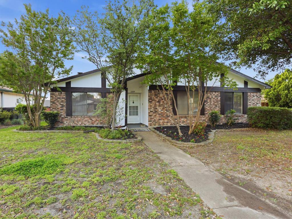 2204 Ridgedale Drive, Carrollton, TX 75006