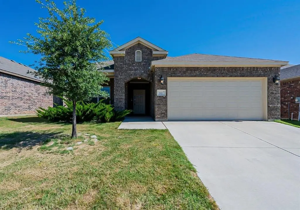 312 Emerald Creek Drive, Fort Worth, TX 76131
