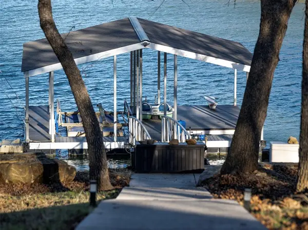 280 Moonlight Bay Drive, Chico, TX 76431