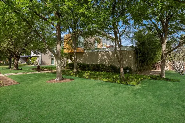 802 N Oak Cliff Boulevard, Dallas, TX 75208