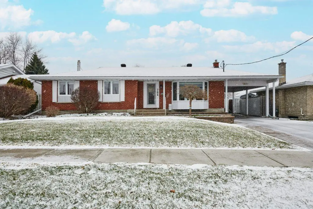 784 Iroquois DR, Cornwall, ON K6H 5C5