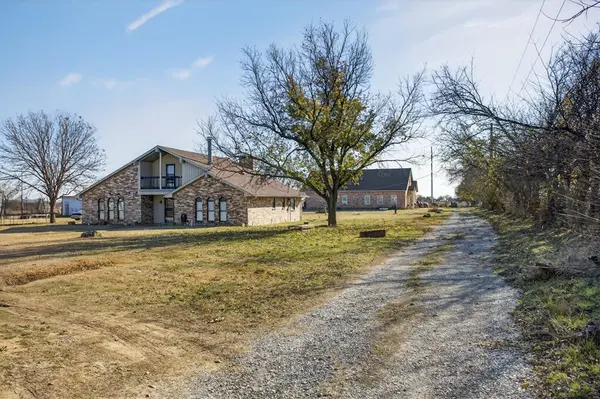 10569 Range Road, Justin, TX 76247
