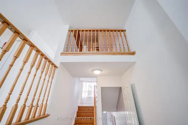 15 Bowler ST, Aurora, ON L4G 7J2