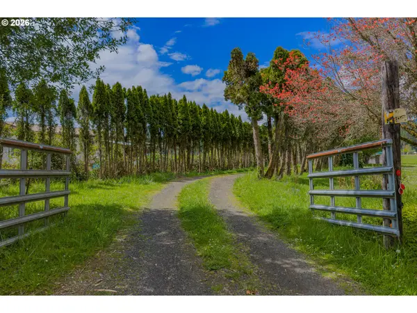 60192 FAIRVIEW RD, Coquille, OR 97423