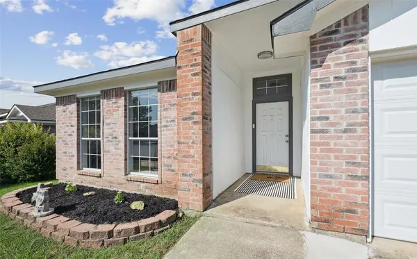 8183 Spruce Valley Drive, Fort Worth, TX 76137