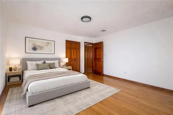 735 Woodrow RD, New York, NY 10312