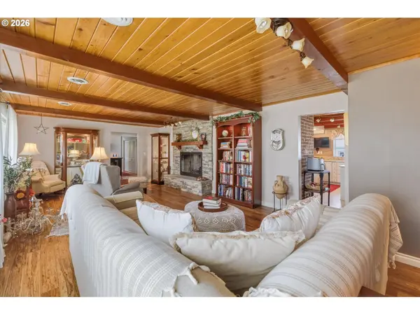 2820 MARYLAND ST, Longview, WA 98632