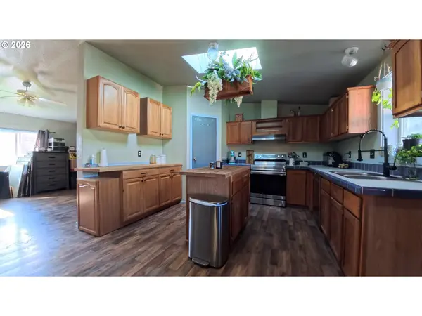 34125 E LACOMB RD, Lebanon, OR 97355