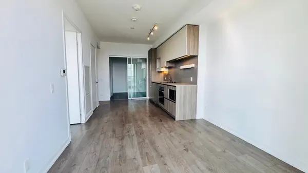 950 Portage Pkwy #5805, Vaughan, ON L0A 0B0