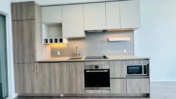 950 Portage Pkwy #5805, Vaughan, ON L0A 0B0