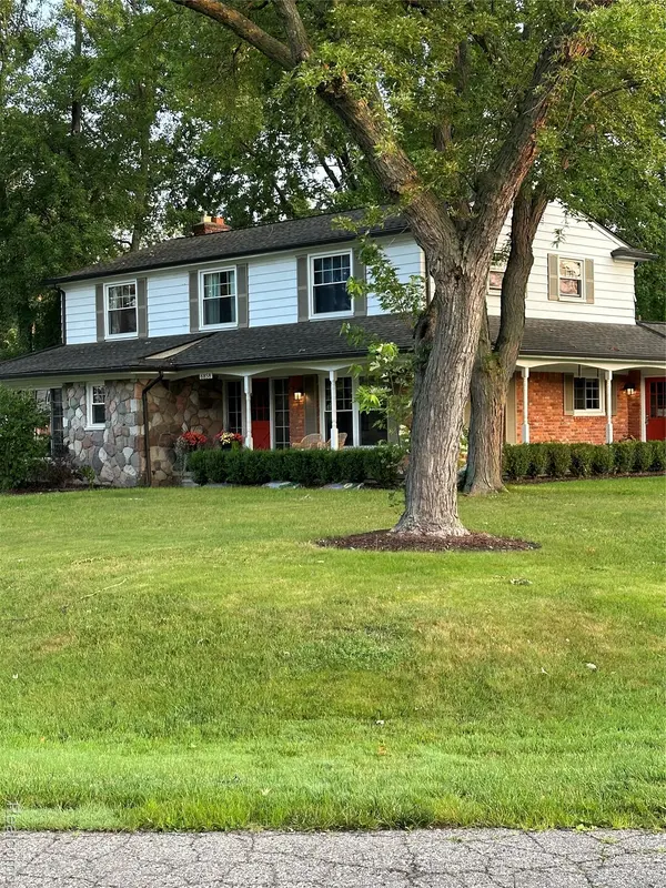 6858 Post Oak DR, West Bloomfield Charter Township, MI 48322