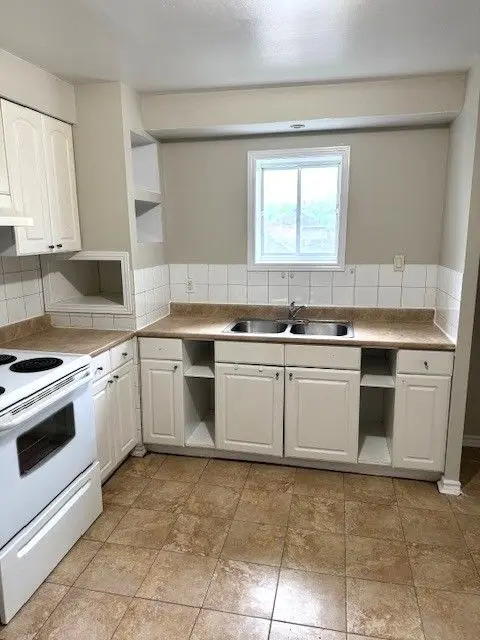 1254 Dorchester AVE E #5, Carlington - Central Park, ON K1Z 8E6