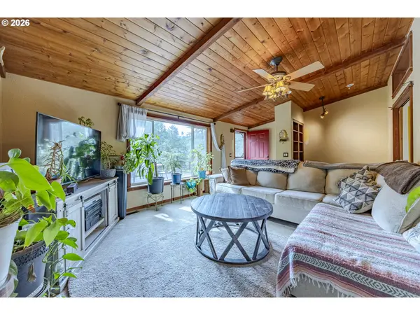 777 DEER VALLEY LN, Cottage Grove, OR 97424