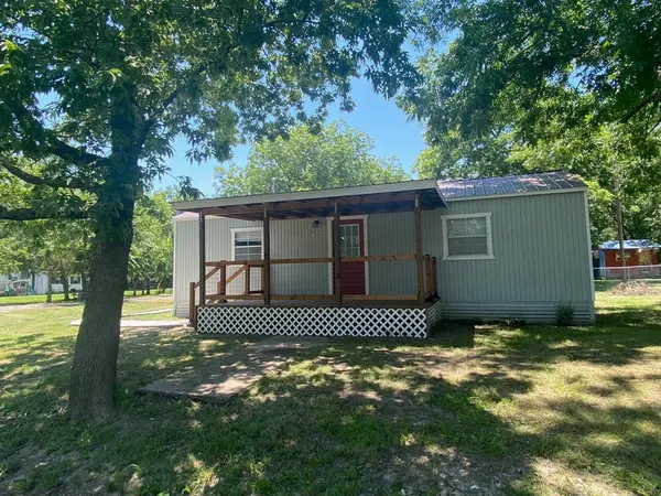 506 S Austin Street, Wolfe City, TX 75496