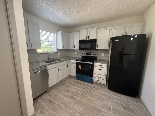 1119 College Street, Grand Prairie, TX 75050