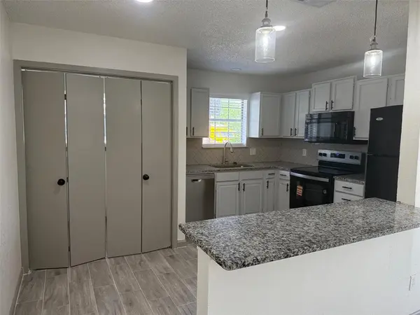 1119 College Street, Grand Prairie, TX 75050