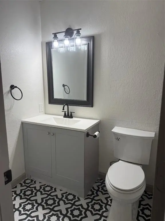 1119 College Street, Grand Prairie, TX 75050