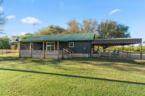 520 W Farm Road 71, Mount Pleasant, TX 75455