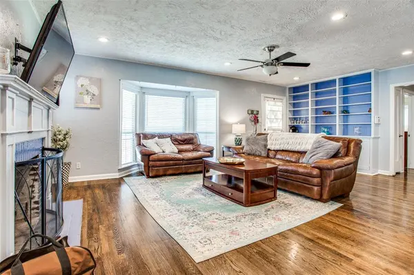 1405 Bluebonnet Drive, Fort Worth, TX 76111