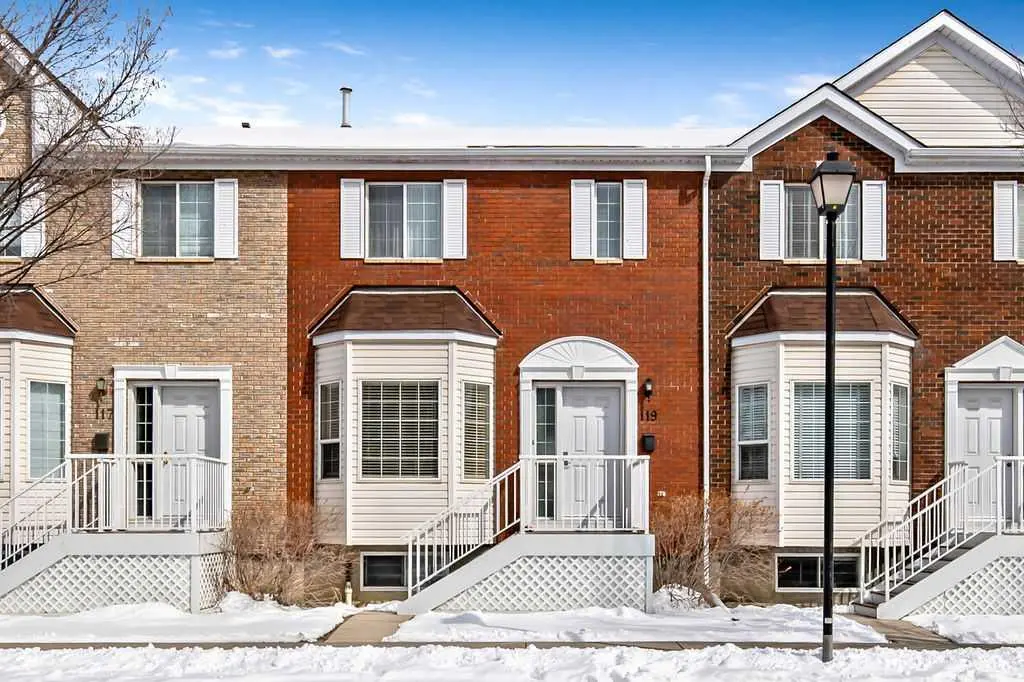 119 Citadel LN NW, Calgary, AB T3G 4E1